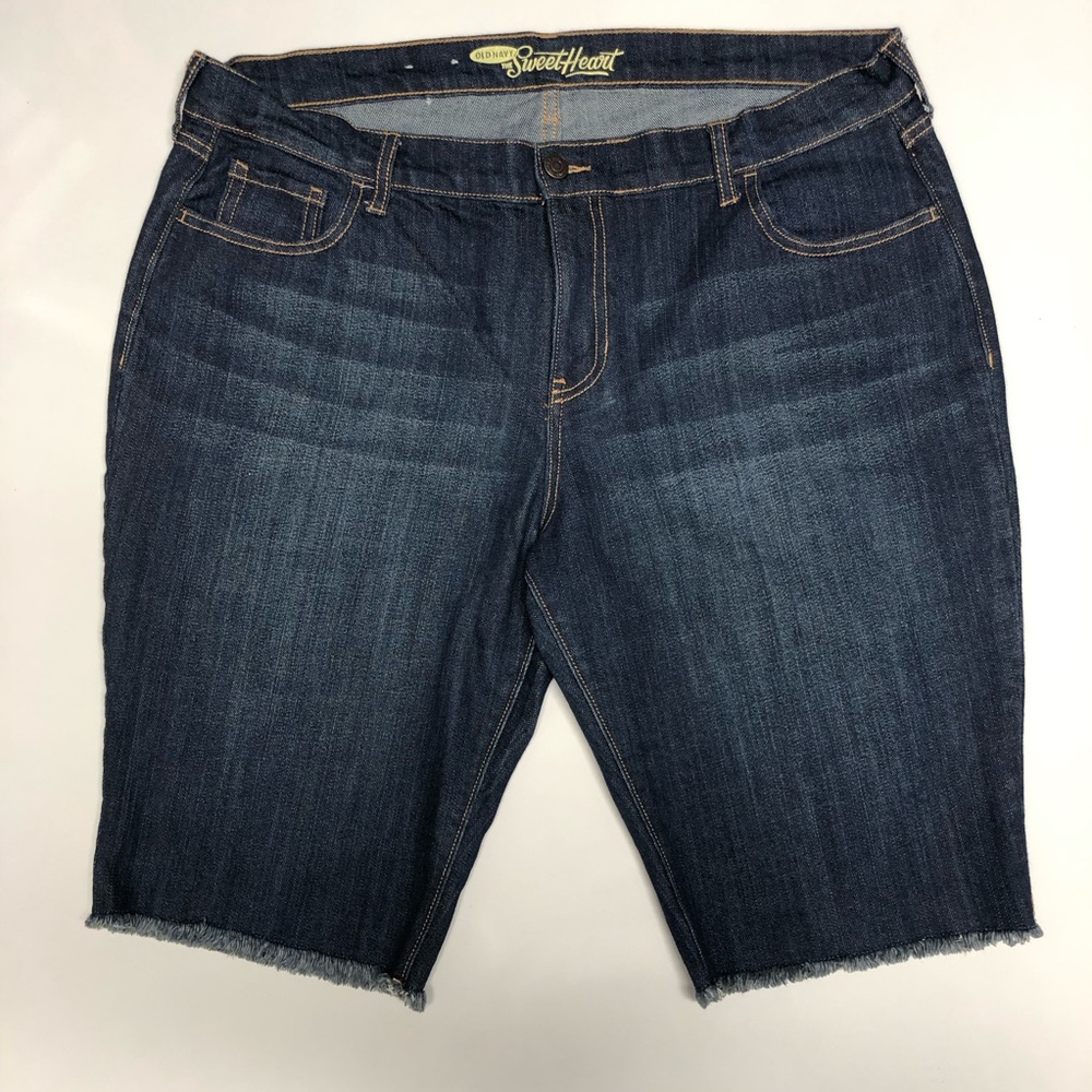 Old navy sweet heart mid rise Bermuda size 14